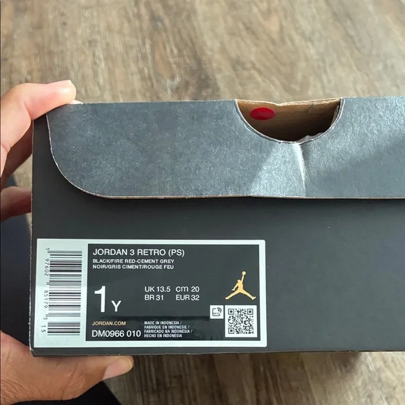 Jordan Kids Black and Gray Sneakers - Picture 3 of 16